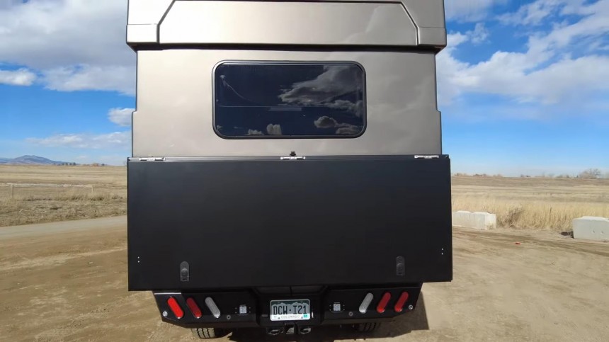 Custom Baja Truck Camper Based on a F\-350 Super Duty Has Proper Off\-Grid Capabilities