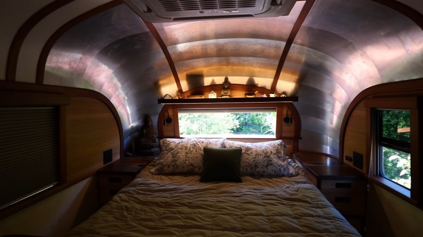 School Bus Turned Tiny Home Is a Unique Masterpiece With Insane Off\-Grid Capabilities