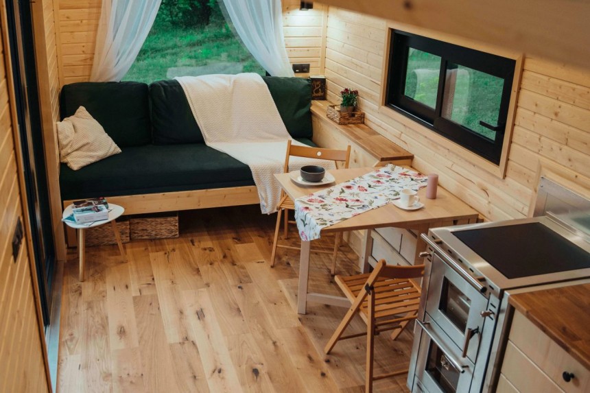 Solido Escape A17 tiny house on wheels with off\-grid capabilities