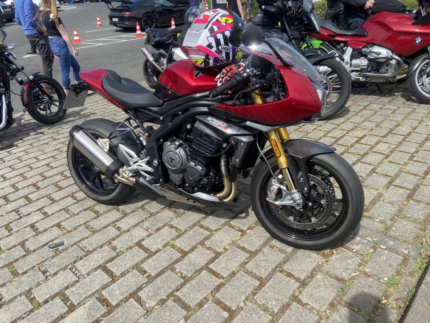 Speed Triple 1200 RR Conquers the Nürburgring in 443 Seconds