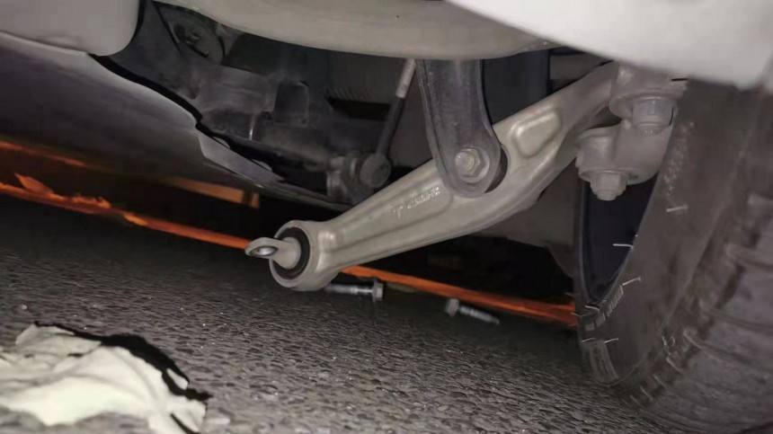 Tesla Model Y With Failed Suspension Knuckle in China