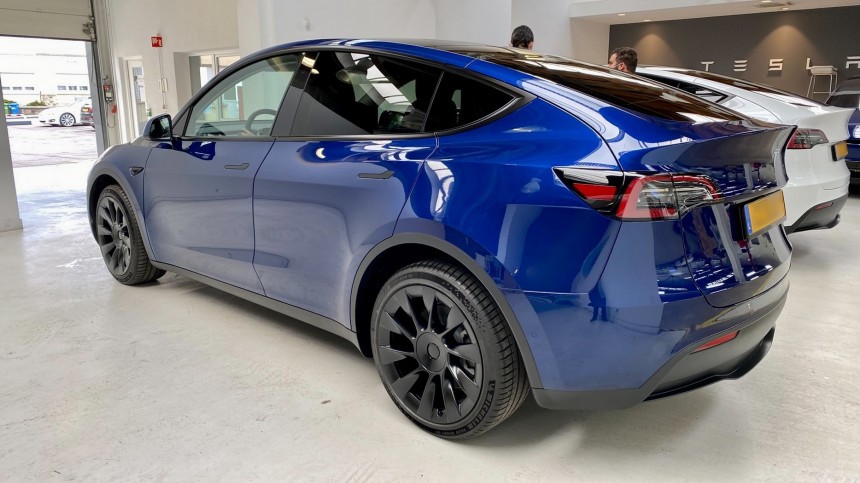 Tesla Model Y made in China also presents paint issues\. And it is not the only one\.