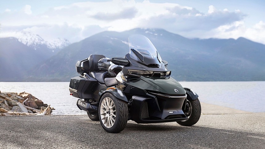 Can\-Am Spyder RT Sea\-to\-Sky
