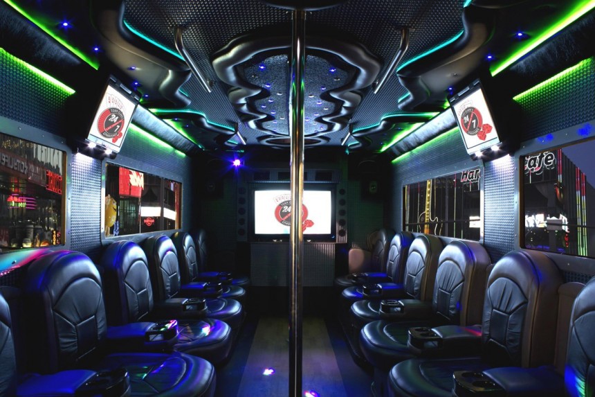 The Armor Horse Vault XXL limo debuted in 2009, is a one\-off