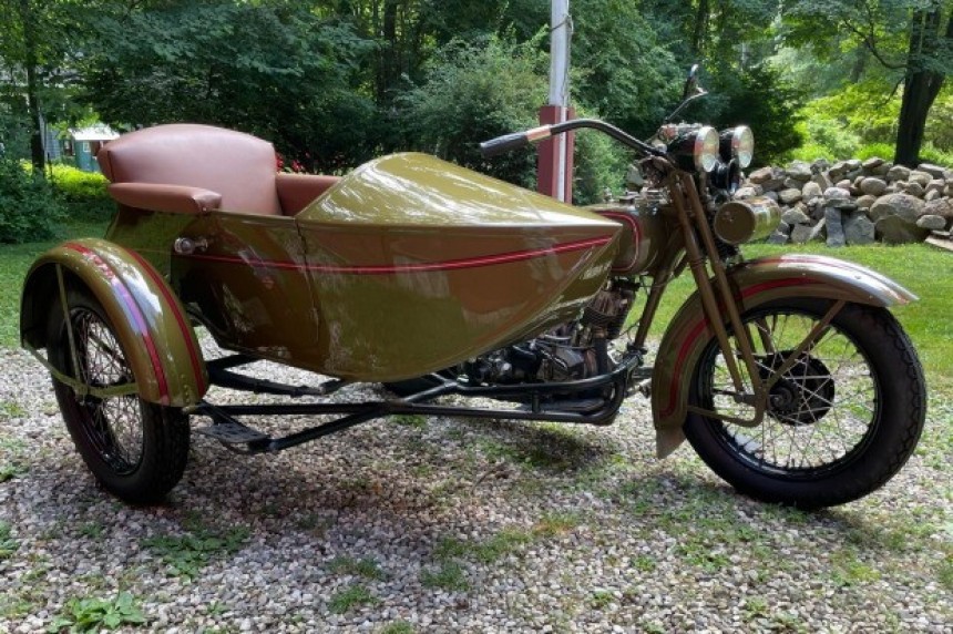 1929 Harley\-Davidson Model J with sidecar