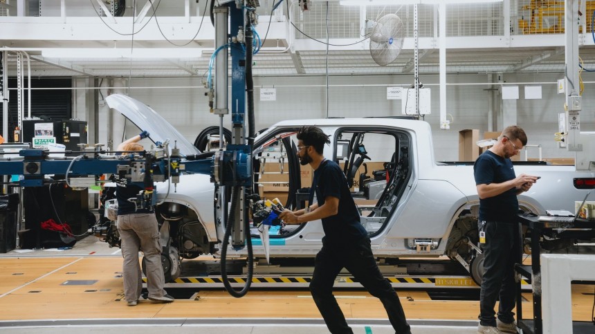 Rivian starts production of the dual\-motor R1T