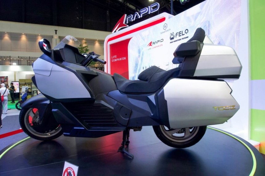 Smartech and Felo unveiled the Felo TOOZ, a tech\-pack touring\-style motorcycle with 450 miles of range