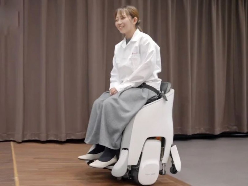 The Honda Uni\-One is a motorized smart chair for work or leisure, with incredible potential for the physically impaired