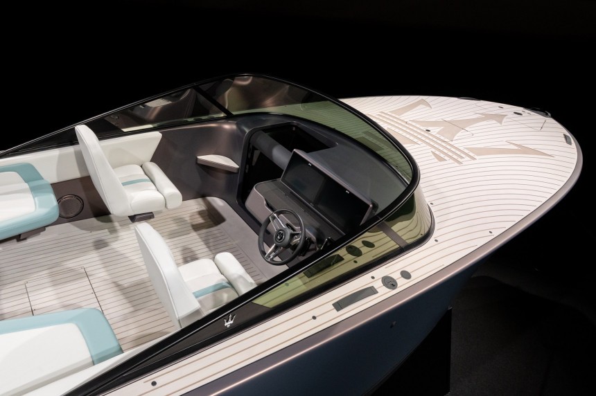 Maserati Tridente is an all\-electric luxury dayboat designed to match the GranCabrio Folgore