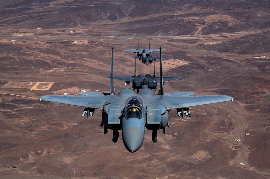 F\-15E Strike Eagles flying formation