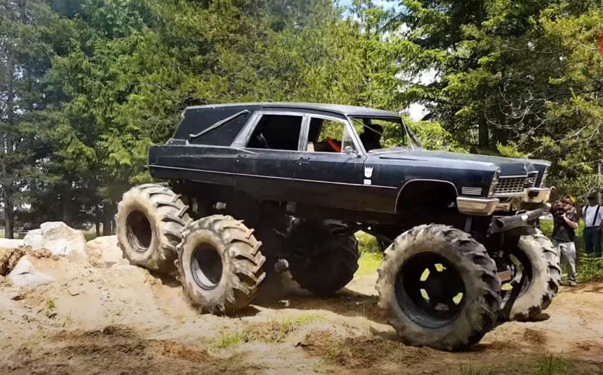Mortis, the mud bogging 6x6 hearse from Naples, Idaho