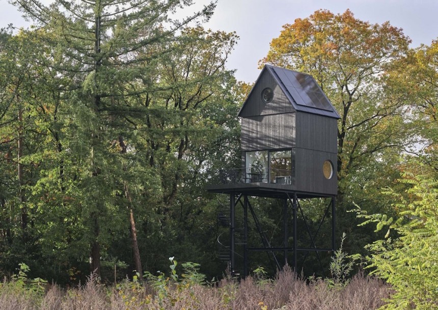 The Buitenverblijf Nest is a birdhouse\-like tiny house with self\-sufficient features