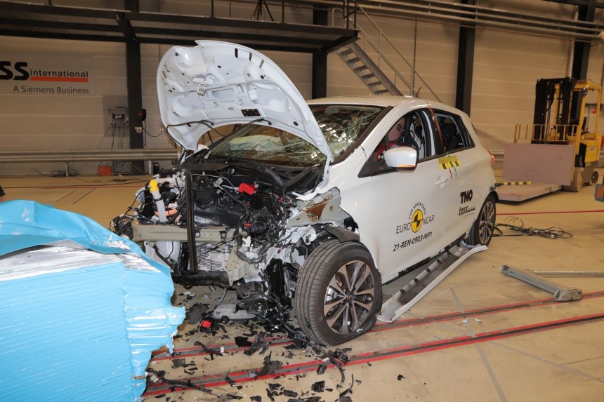 Renault Zoe during 2021 EuroNCAP test \(0 star overall result\)
