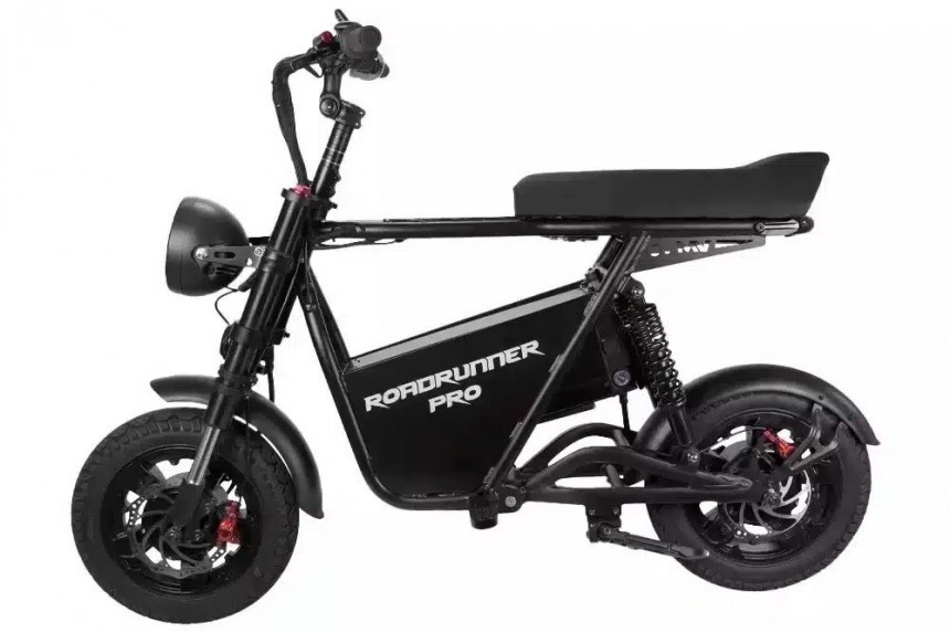 RoadRunner Pro e\-scooter by Voro Motors