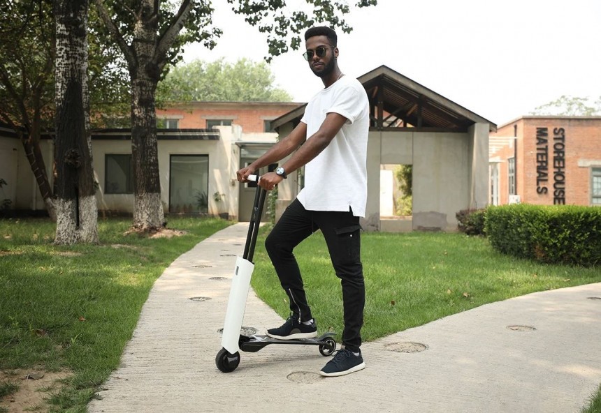 The Mantour X e\-scooter is lightweight, foldable, self\-balancing and quite a looker