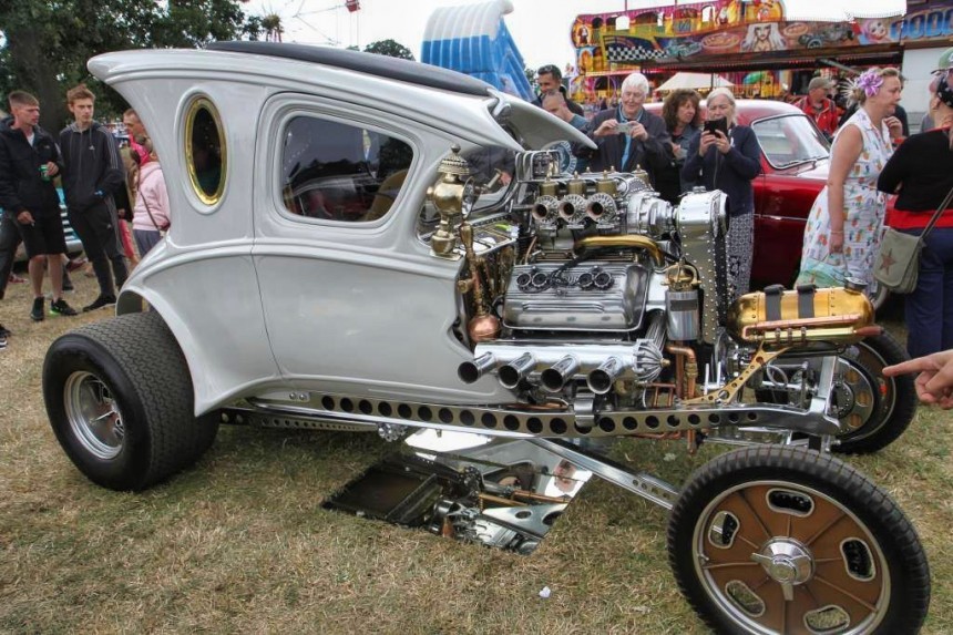 Paul Bacon's Automatron hot rod, built from scratch and inspired by horse\-drawn carriages