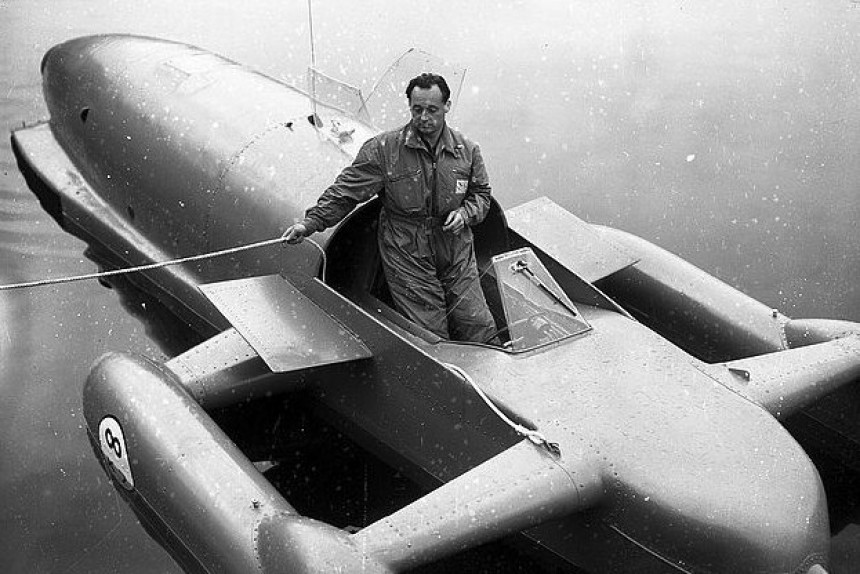 Donald Cambell and the Bluebird K7