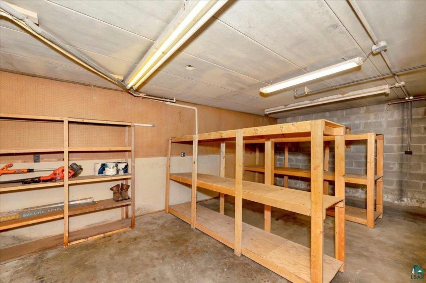 Triplex compound in Wisconsin is actually an apocalypse\-ready bunker
