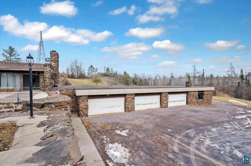 Triplex compound in Wisconsin is actually an apocalypse\-ready bunker