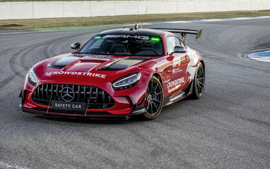 2022 Mercedes\-AMG F1 Safety Car and Medical Car