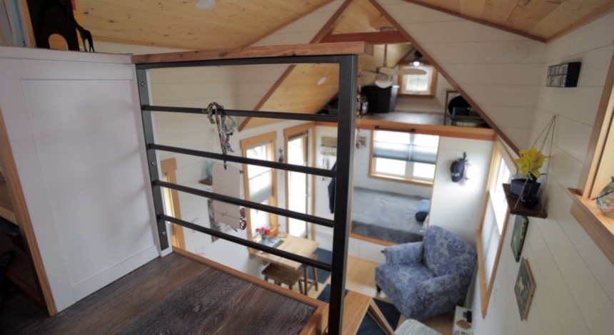24\-ft Craftsman\-style tiny house boasts a surprisingly roomy interior