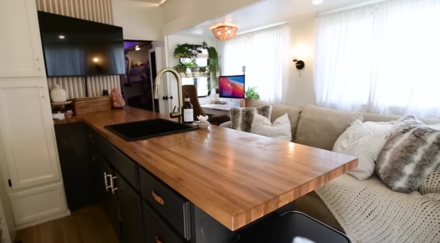 5th wheel RV is the perfect house on wheels for a family of six