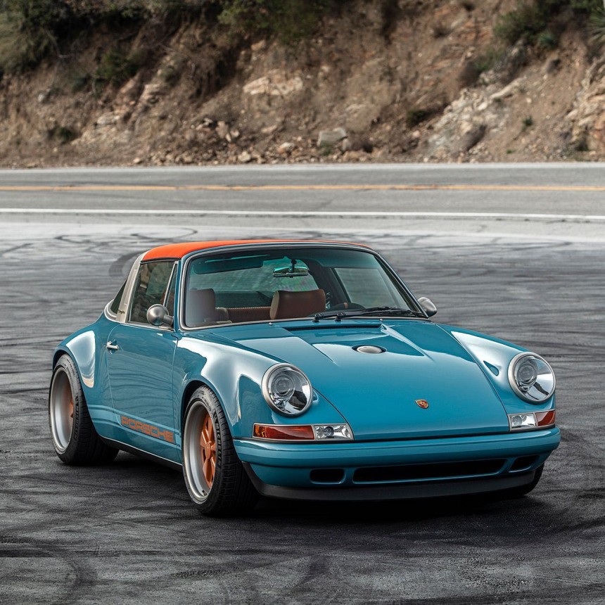 Porsche 911 reimagined by Singer as Christmas favorite