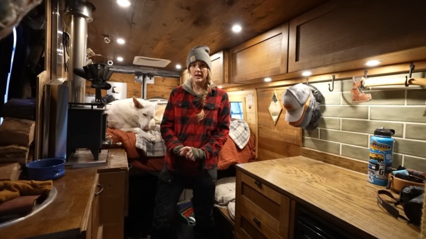 Couple attempts to live in the north for the whole winter in two off\-grid RVs