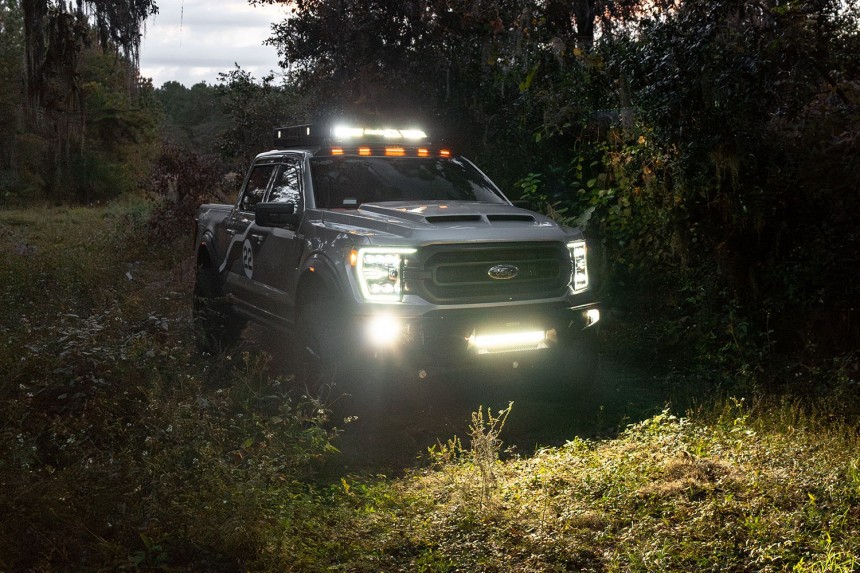 McQueen Racing Ford F\-150 Off\-Road Edition