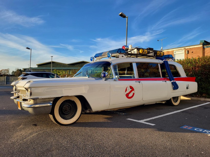 Ecto\-1 replica based on a 1963 Cadillac Superior impresses with details and noble goal
