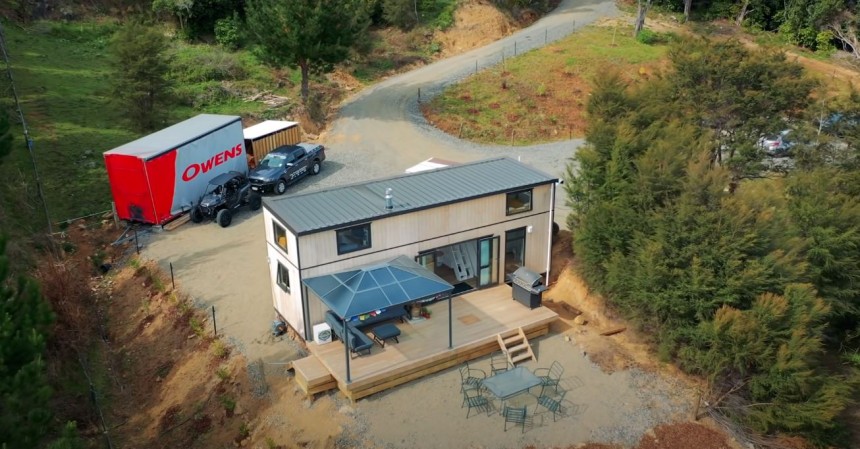Tiny home in New Zealand is self\-sufficient, incredibly spacious, and with views to die for