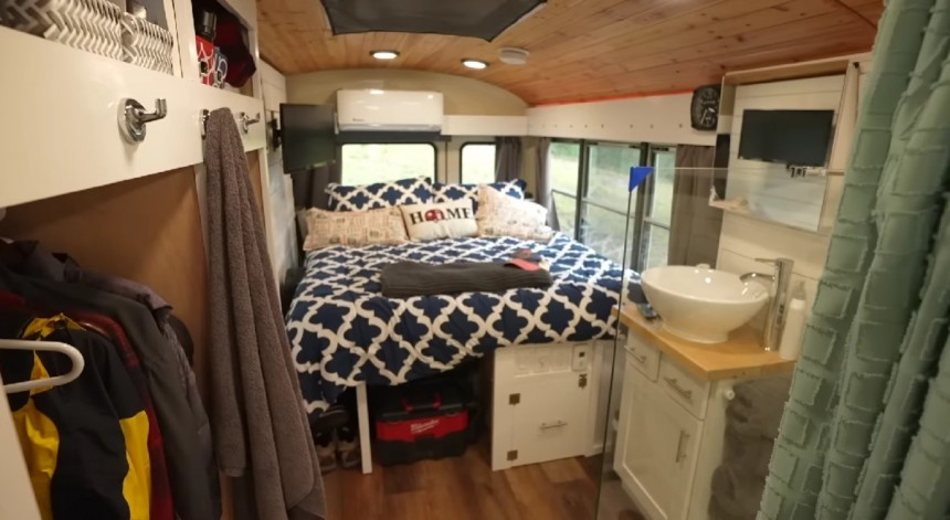 Rufus the off\-grid and high\-tech motorhome
