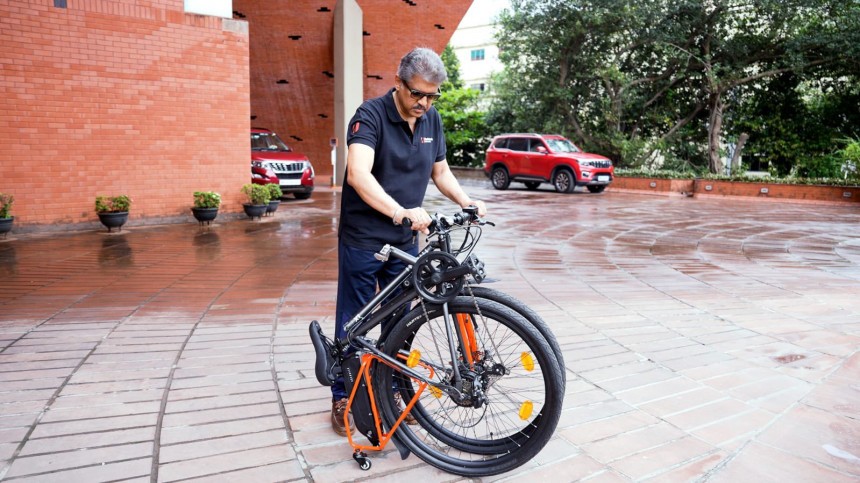 Billionaire Anand Mahindra takes the Hornback X1 for a test ride