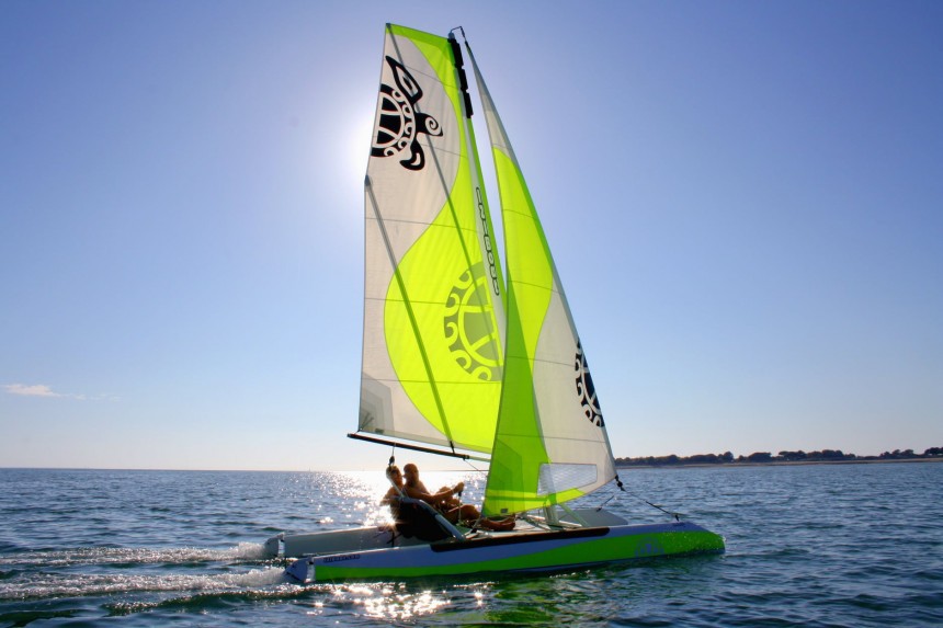 IZIBoat es un catamarán de vela plegable con capacidad para cuatro personas y que alcanza una velocidad máxima de 15 nudos
