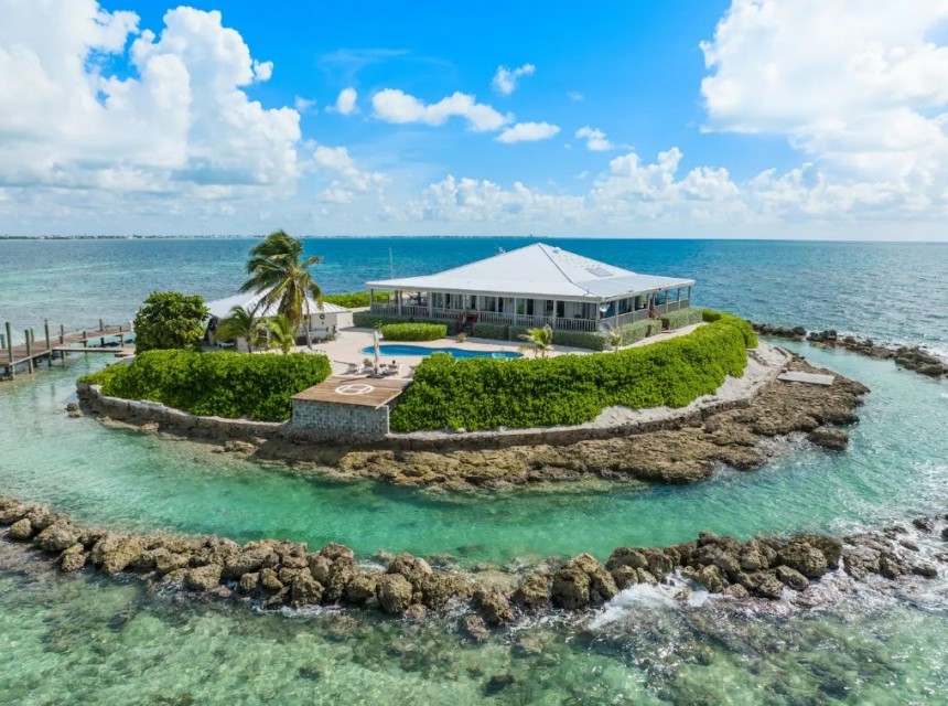 Private island with self\-sufficient capacities and its own helipad would make James Bond want to move there