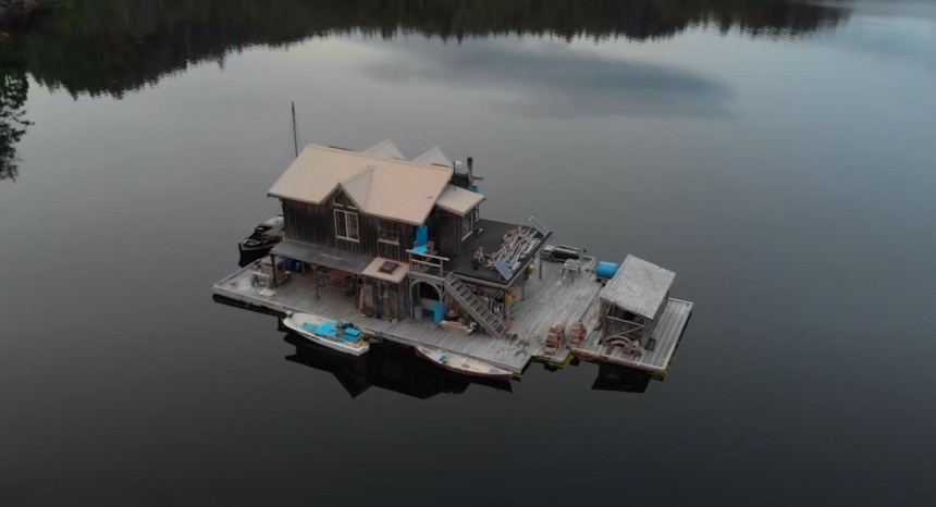 Painter Mark Hobson's gorgeous, self\-sufficient float house