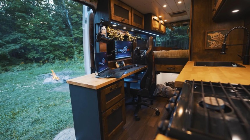 This Off\-Grid, Solar\-Powered Camper Van Boasts a Charming Design and a Supreme Gaming Rig
