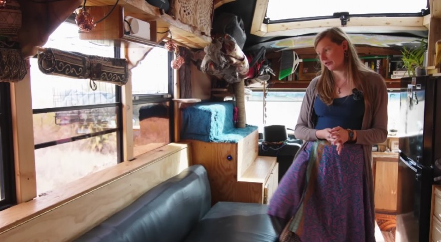 Cat\-Friendly School Bus Converted Into a Mobile Home