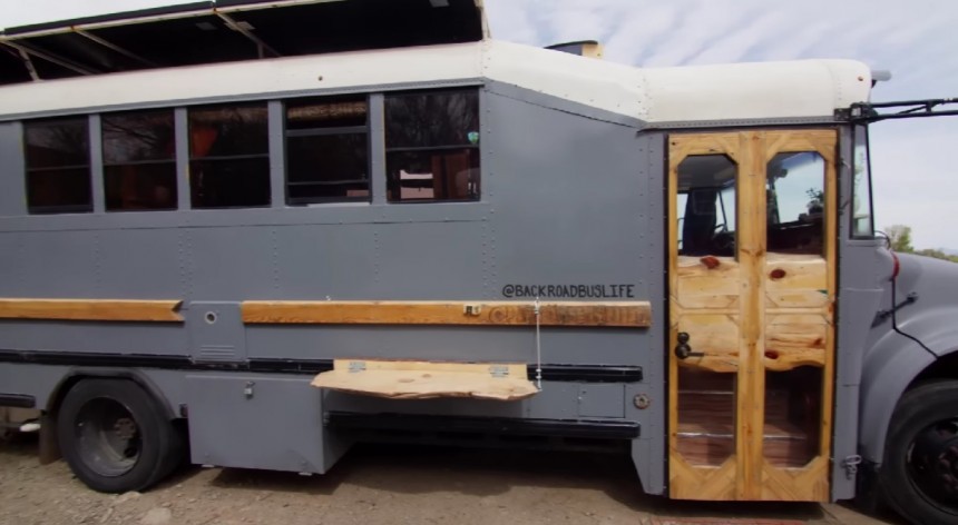 Cat\-Friendly School Bus Converted Into a Mobile Home