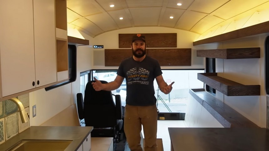 This School Bus Turned Tiny Home on Wheels Will Make You Want To Go Off\-Grid