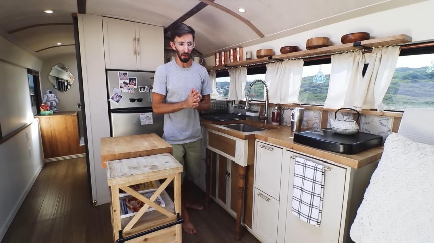 This School Bus Was Turned Into an Award\-Winning Off\-Grid Tiny Home With a Superb Interior