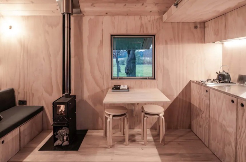 Micro\-cabin Kereru Retreat is an award\-winning tiny that's completely off\-grid and very sustainable