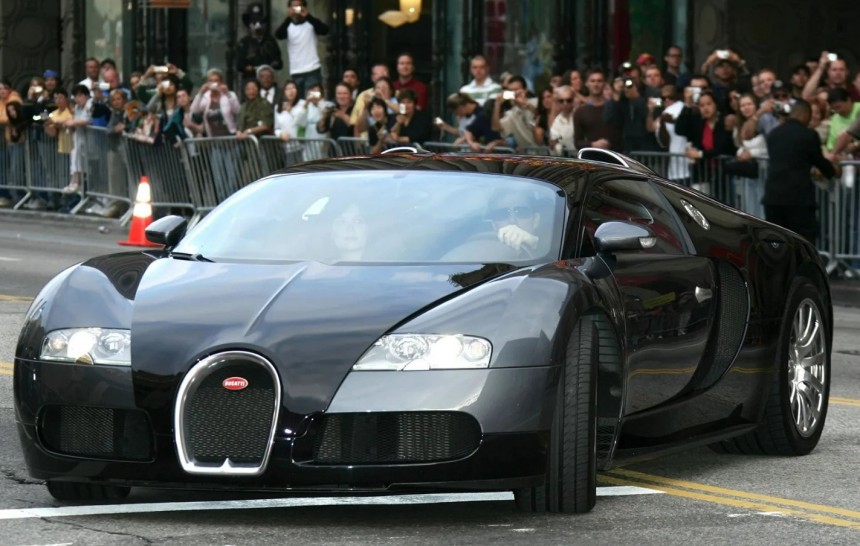 Tom Cruise arrives in a Bugatti Chiron to the MI3 movie premiere \(2006\)