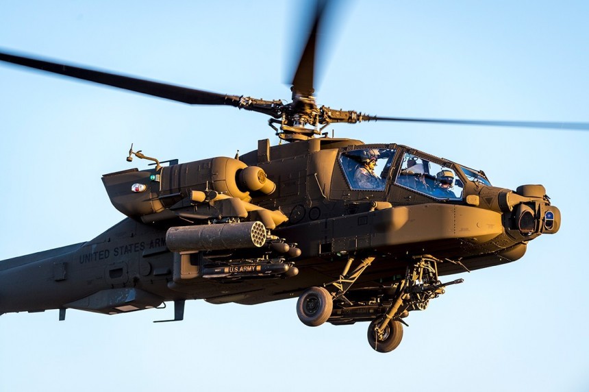 AH\-64 Apache Attack Helicopter