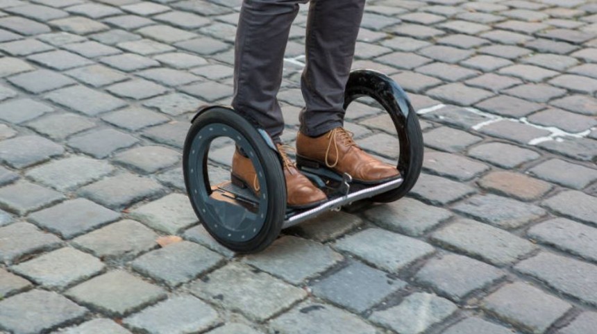 UrmO is a foldable electric vehicle that aims to change urban mobility