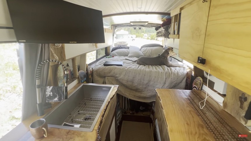 Van Life meets Sim Racing in this DIY camper van that features a solar-powered gaming device