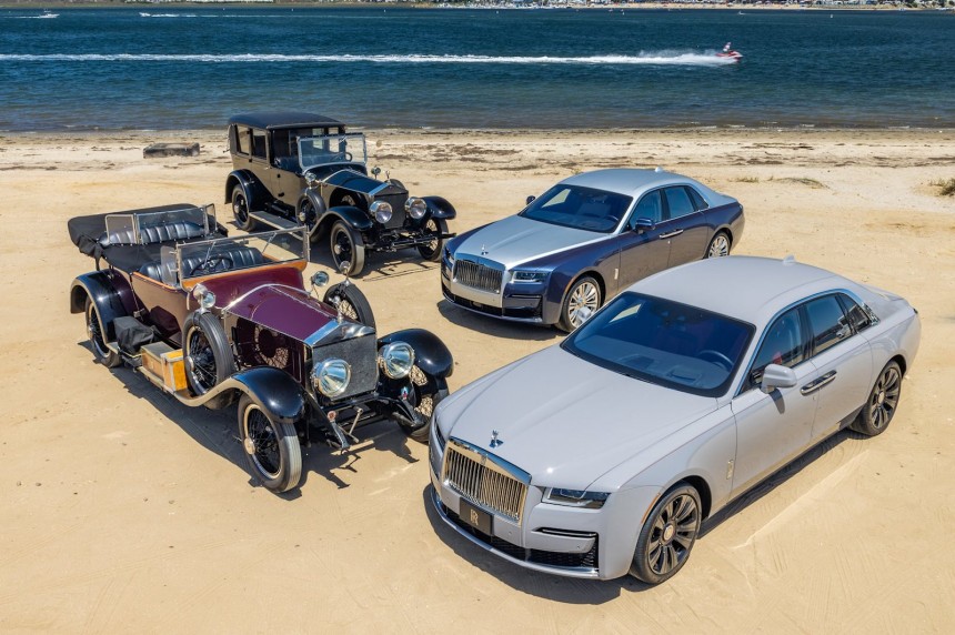 Old and new Rolls\-Royce Ghost models meet at private owners' club