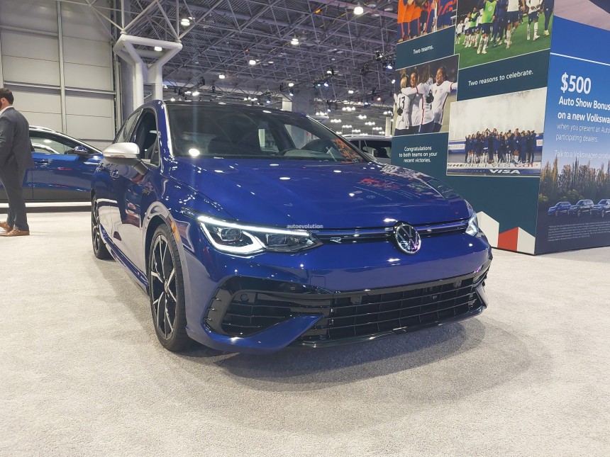 VW Golf 2022 NYIAS