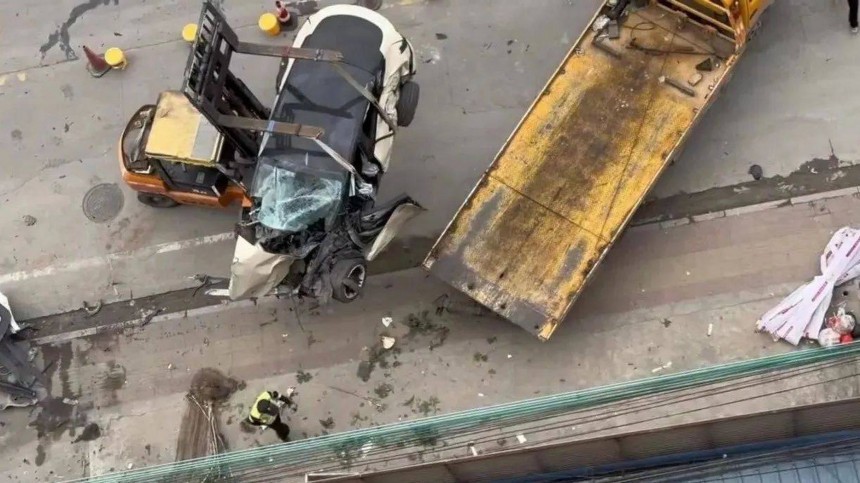 Tesla Model Y crashed in Chaozhou and killed two people\: what caused this\?