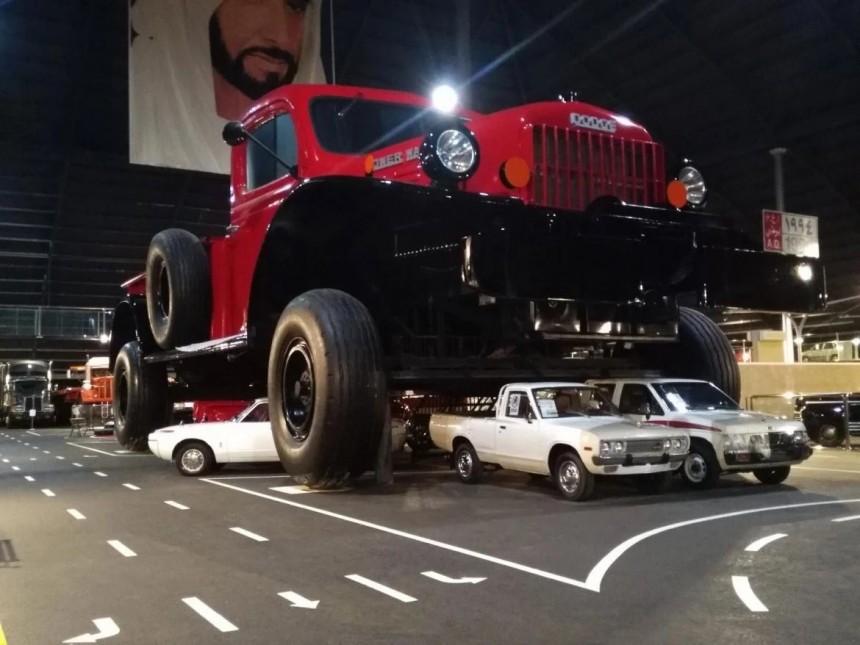 Dodge Power Wagon replica \- the world's largest pickup truck